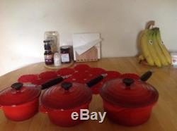 Brand new LE CREUSET CAST IRON SAUCEPANS SET CERISE RED With Wooden Stand